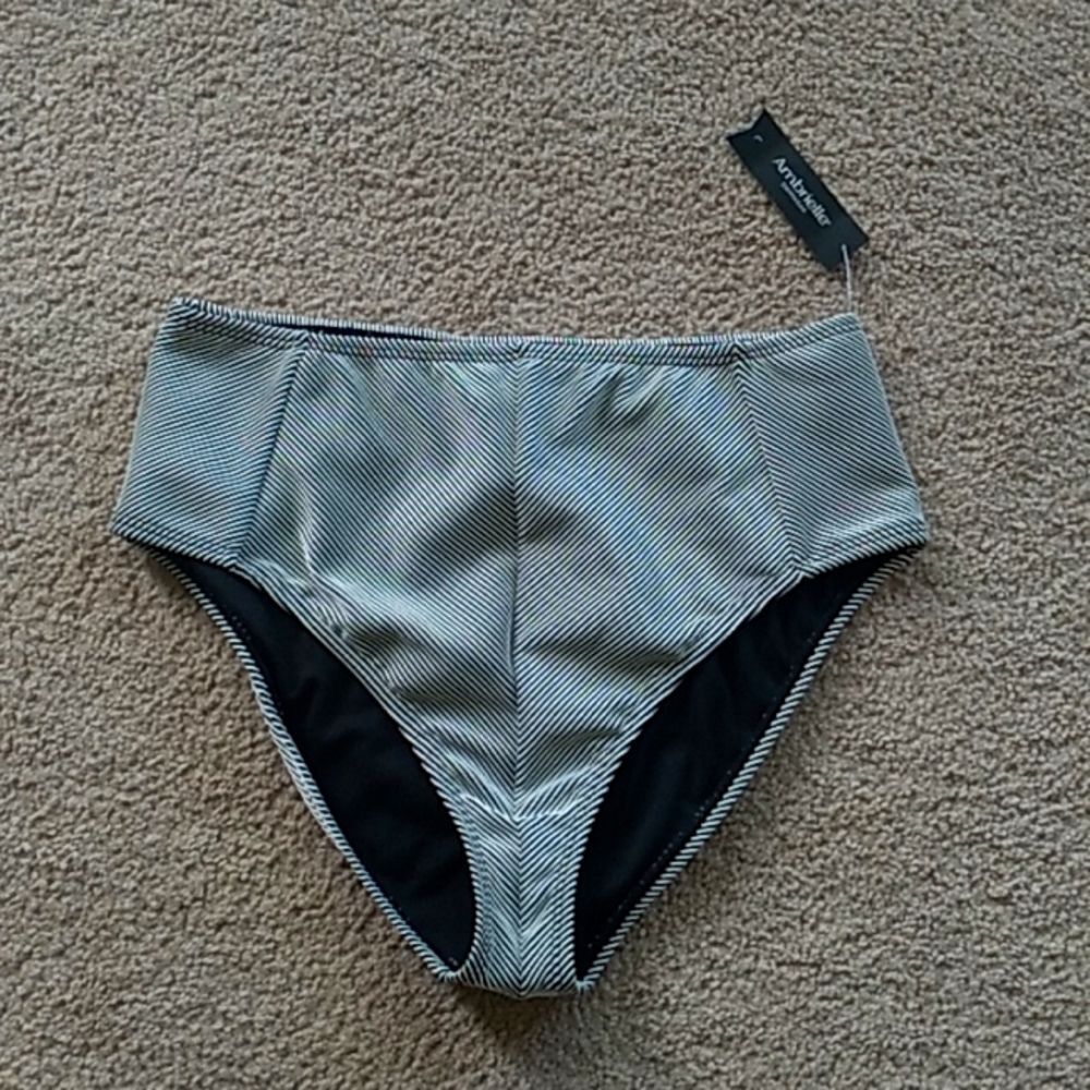 Ambrielle Black/White Strip Swim Suit Bottom. Size Large NWT